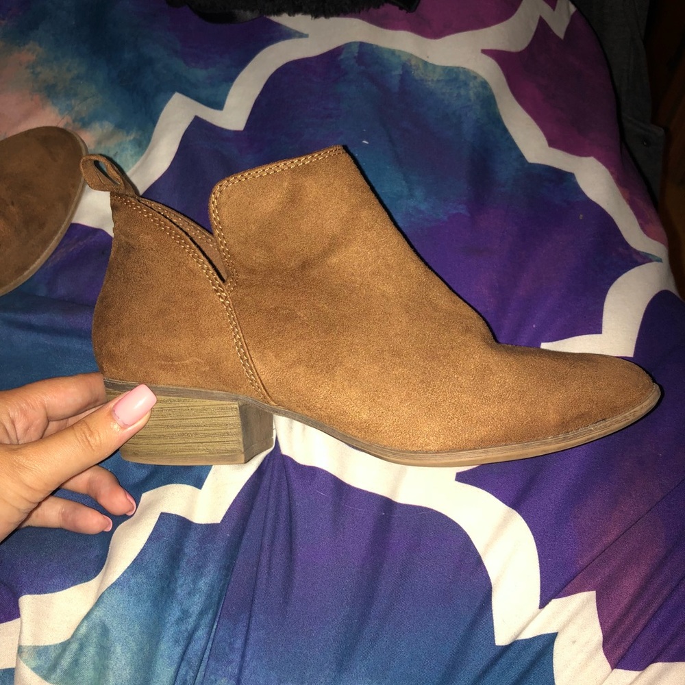American Eagle Brown Suede Boots 🍂